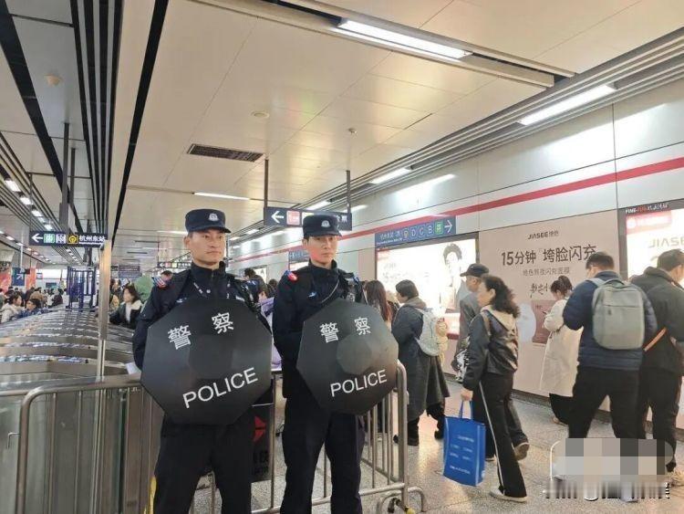 吴京，没想到吧！吴京万万没想到！春节上映的新电影《镖人》没能引起热议，令人意