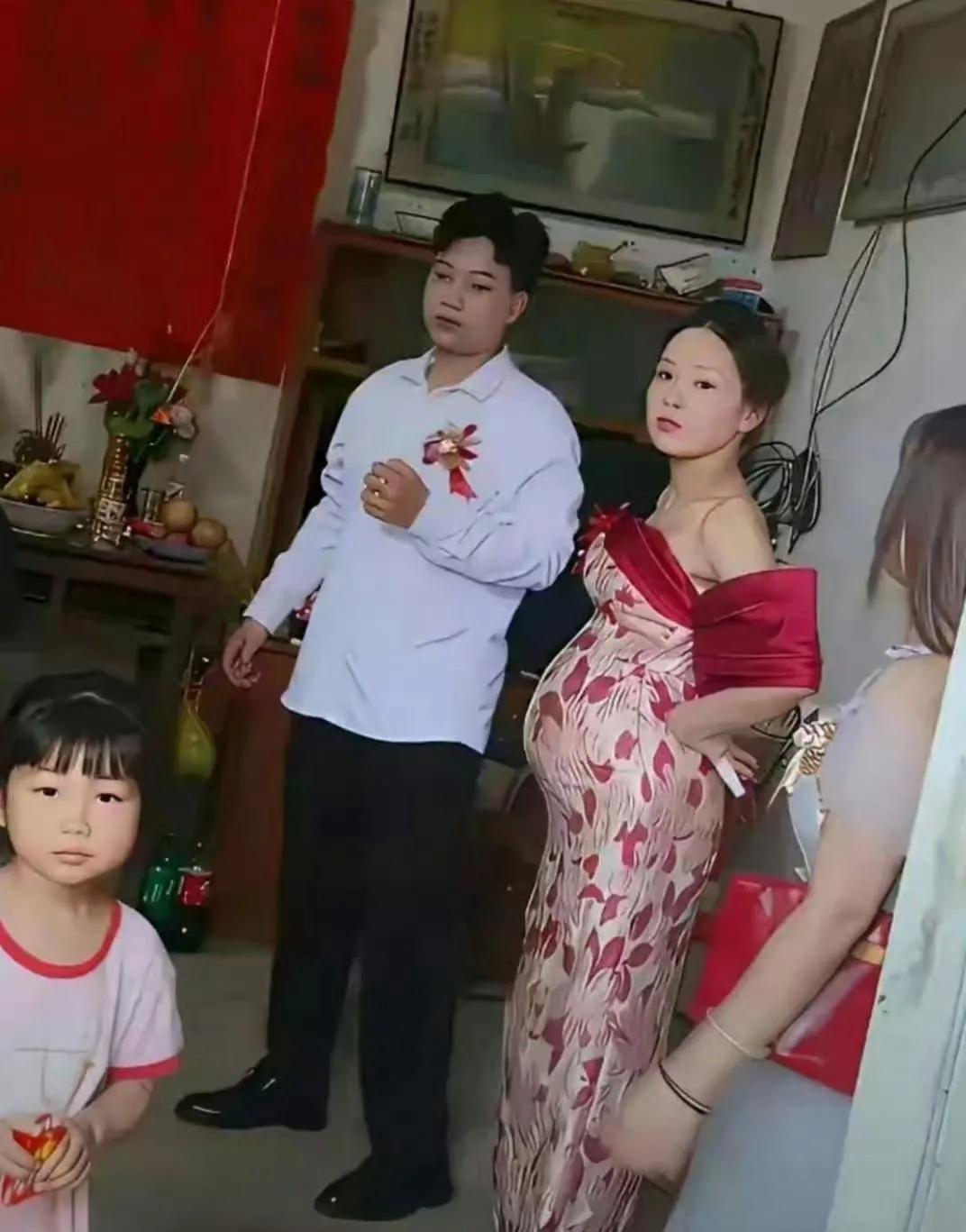 挺着大肚子办婚礼，是为了证明有生育能力吗？虽然社会现在很包容，但也不支持婚前同