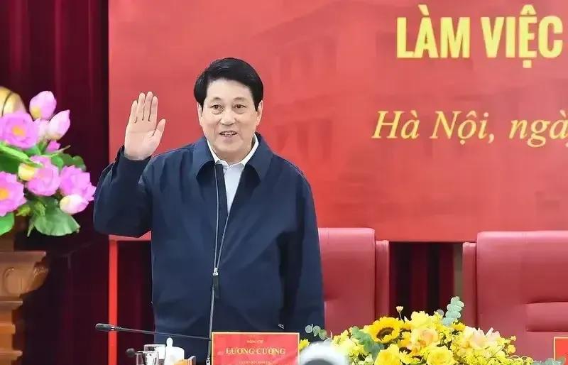 越南二把手梁强整合军事系统失败，与国防部部长潘文江矛盾越来越大，甚至互相拆台，二