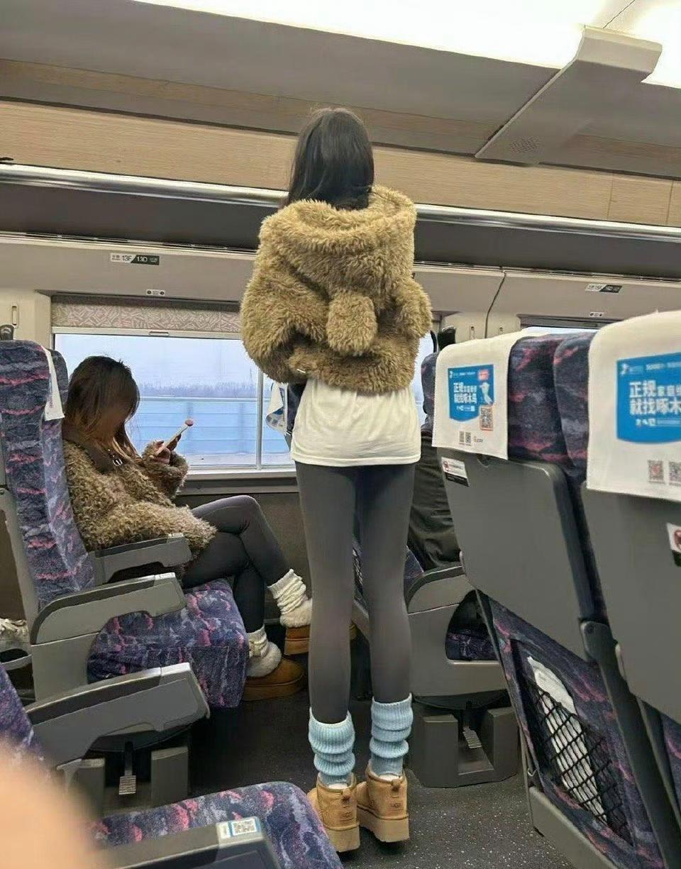 为什么女生都喜欢这样穿啊？