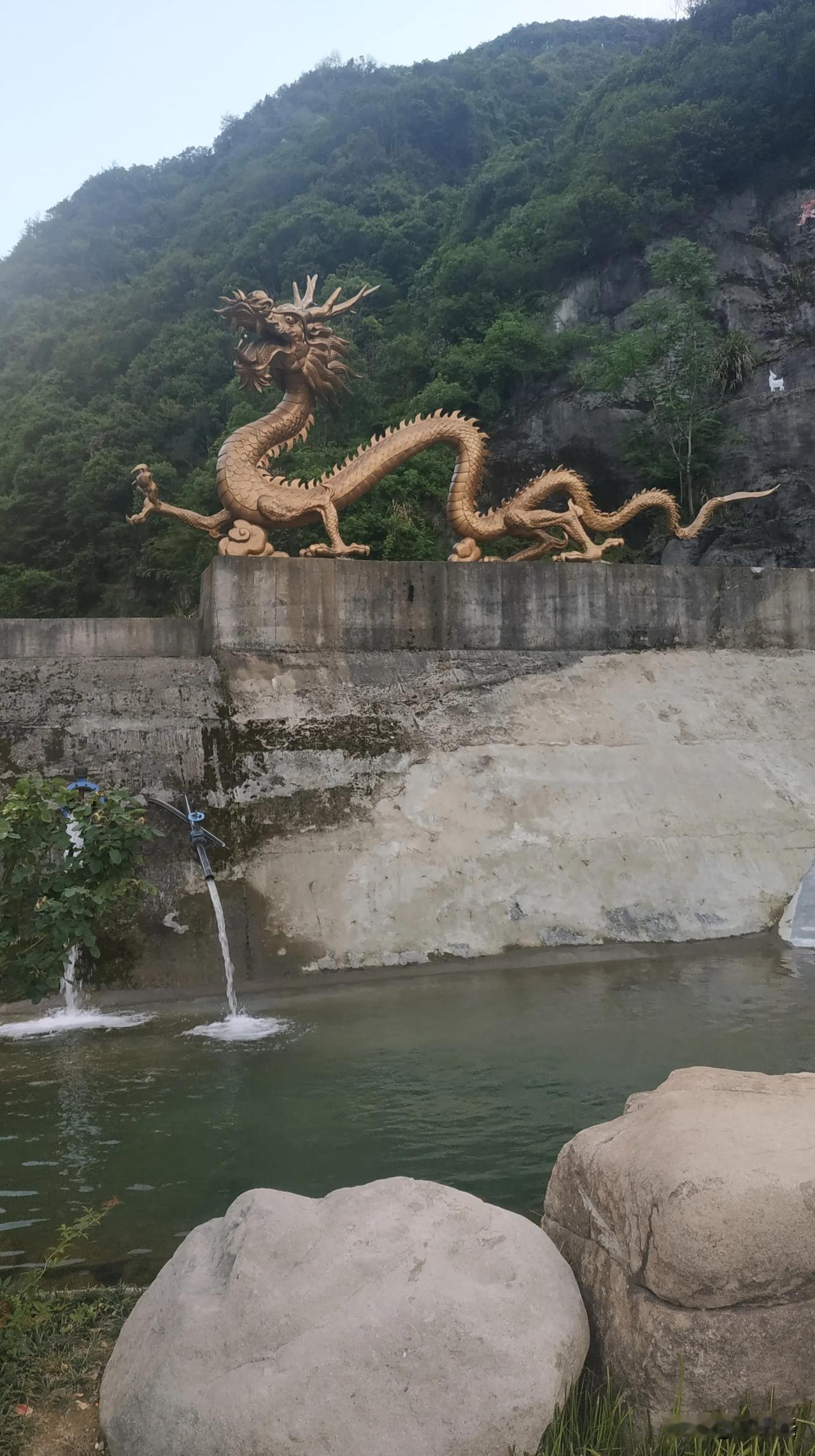 新时代的三高:高房价，高彩礼，高生活成本。成为城镇化人口三座大山。对应的三低同样