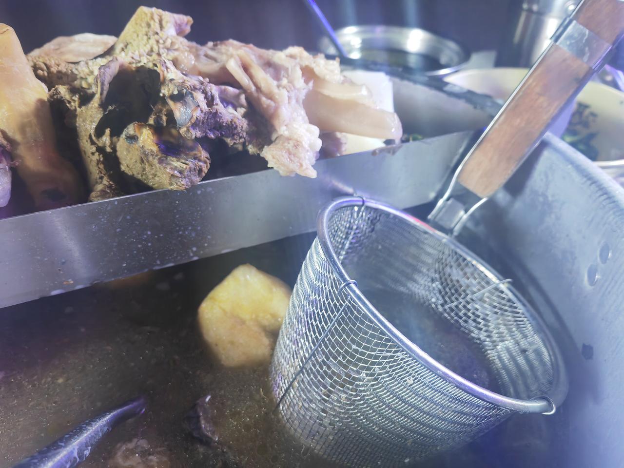 今晚去摆摊，因为无聊。[捂脸哭][捂脸哭]总要找点事情做一做。能卖是缘分，