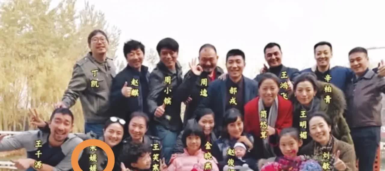 2017年朱媛媛中戏93班毕业20年同学会合照曝光啦！王千源和朱媛媛挨着站，
