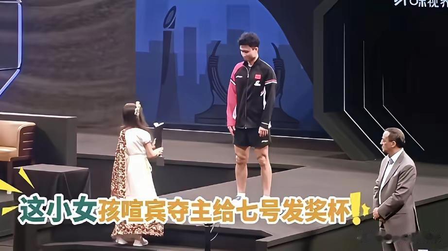 礼仪小妹妹一夜出名！[捂脸哭][笑着哭]大器成的周启豪，终于在自己快要30岁的时候