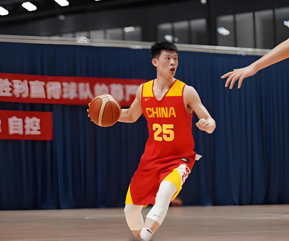 最差的男篮国手！首发打了21分钟，得0分0板，球迷：连替补球员都不如呜呼哀哉！