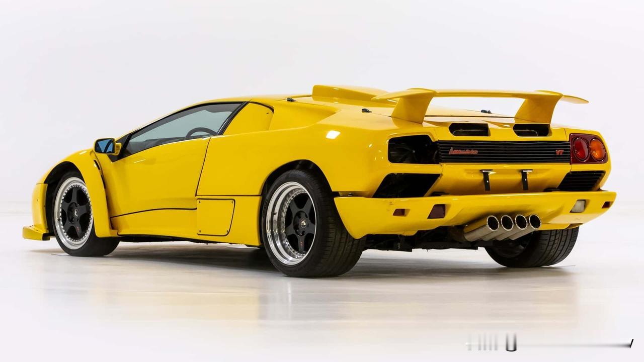 一辆兰博基尼DiabloVT竟然塞下了布加迪的W16发动机？！近日，德国大众汽