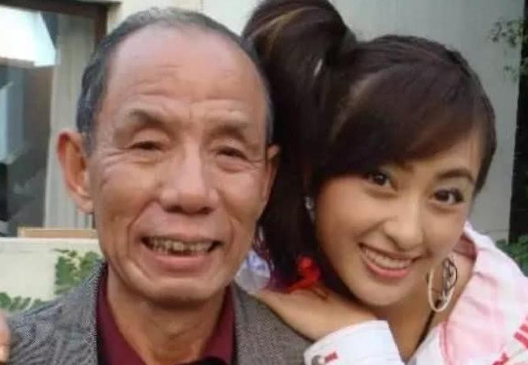 魏宗万当初被哥嫂扫地出门后，租房时竟看上了大6岁、离异带娃的房东女儿。亲戚骂他“
