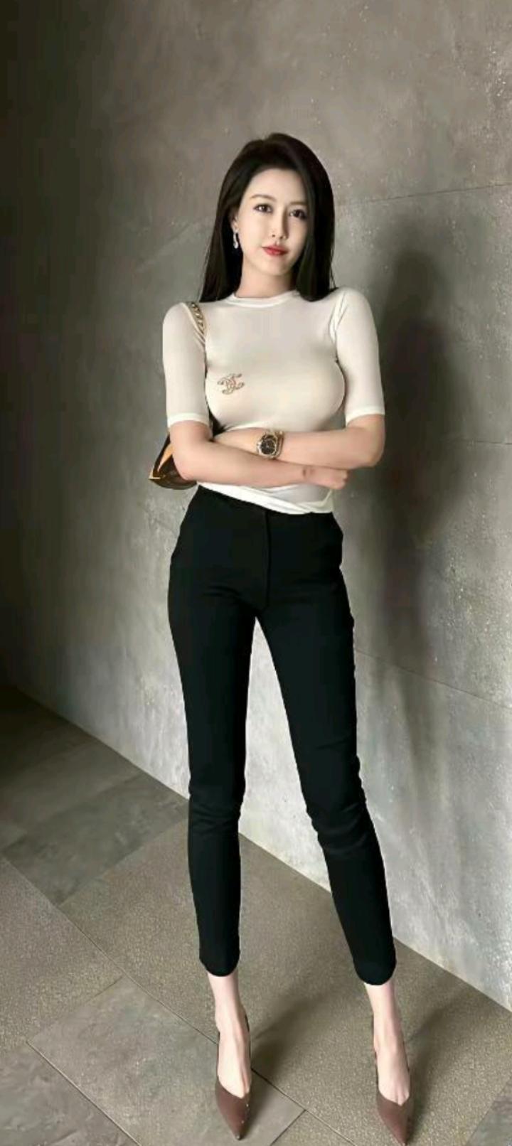 时尚穿搭，超模身材女模特穿搭