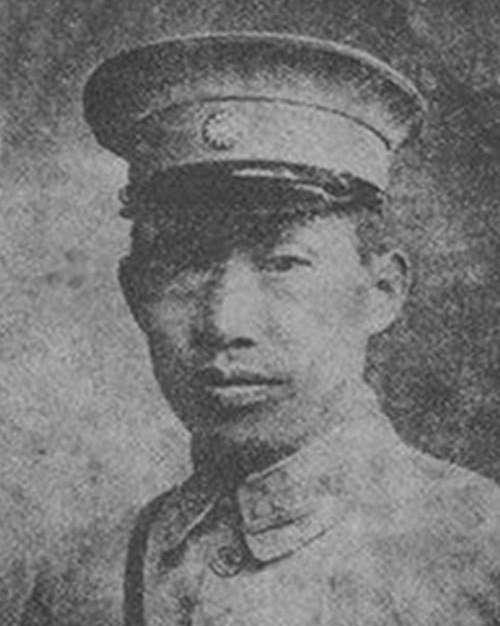 1935年，贵州省主席王家烈到机场送张学良。因没坐过飞机，他接受了张学良的邀请，