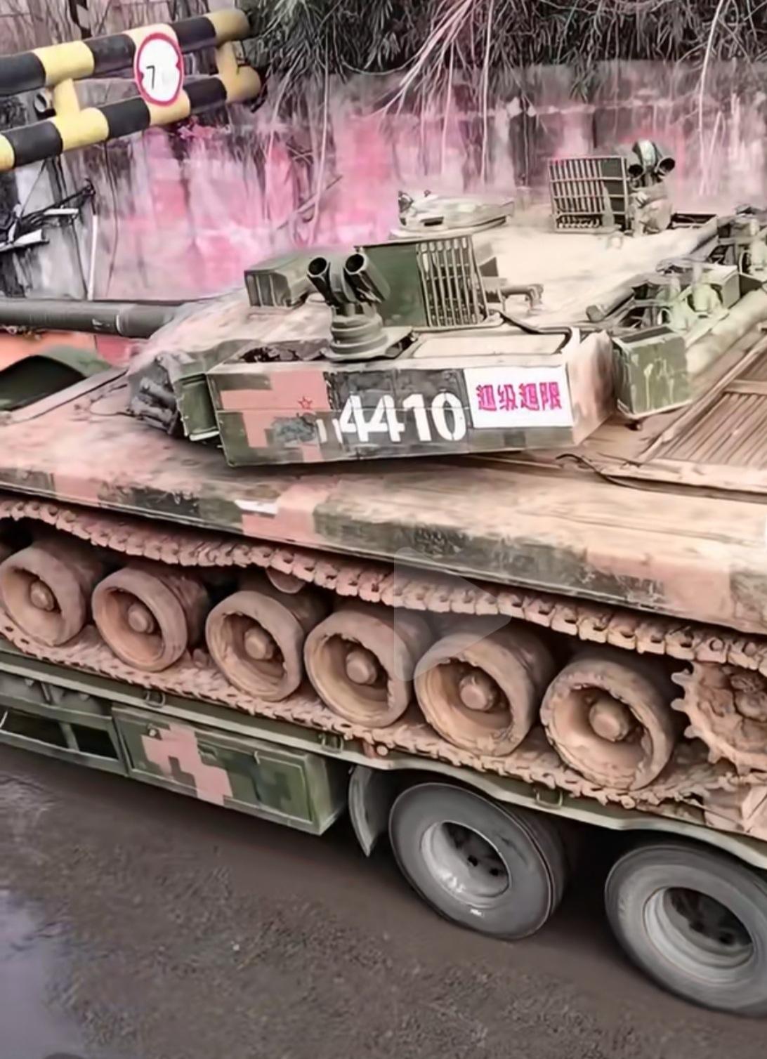 为了应对无人机的威胁，现在连九六式坦克一开始加装四面毫米波雷达和近程防御弹了，，