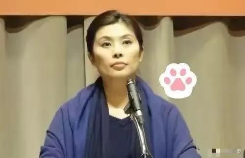 郑丽文现在估计挺后悔的，后悔什么？她后悔的不是加入国民党，也不是竞选主席时缴纳的