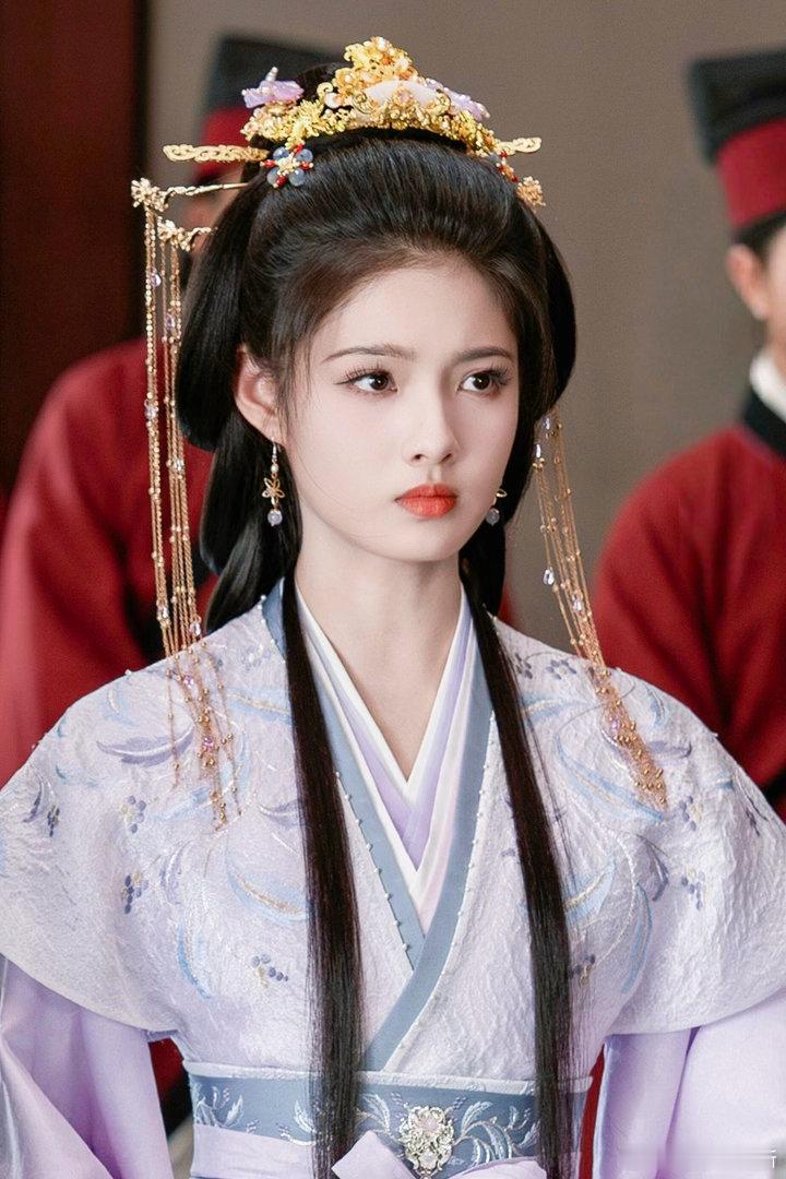 艾米正是什么都想演的年纪艾米想演恶女角色满满的探索感！艾米希望体验多样角色，期待