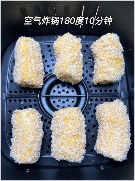用空气炸锅做的炸香蕉，没加一滴油，也太好吃了吧！操作简单0失误，谁都可以做！我的