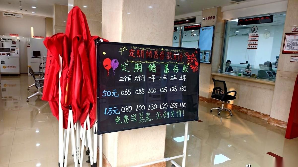 说句掏心窝子的话，我现在衡量一家银行好不好的标准，就一个：排不排队。真的，就