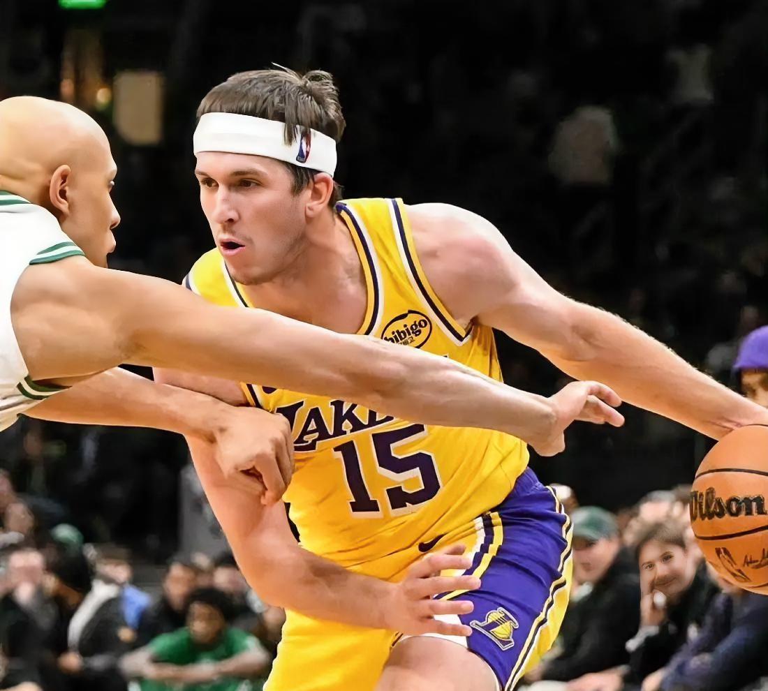 湖人二阵背靠背遭遇惨败，105-126不敌凯尔特人。本场球队以练兵为核心，范德比