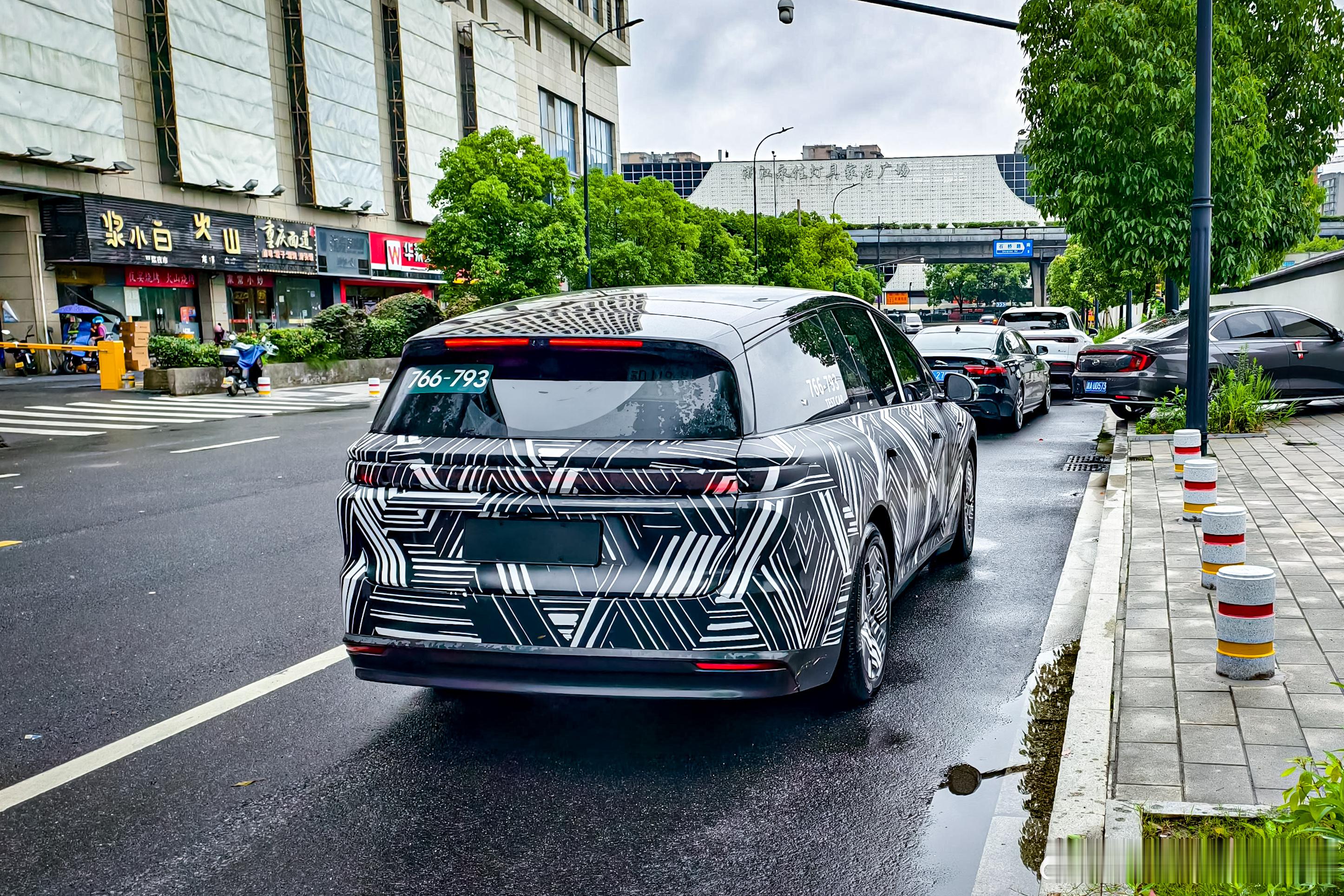 网友偶遇理想i8测试车，理想汽车这波是真的沉得住气啊。新能源汽车大v聊车​