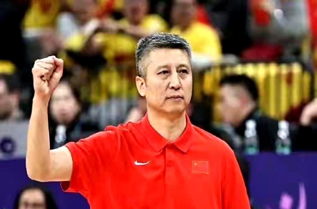 明天中韩大战，赵睿身体不适缺席了！之前有人说郭士强要紧急调徐杰增援？拉倒吧，根本