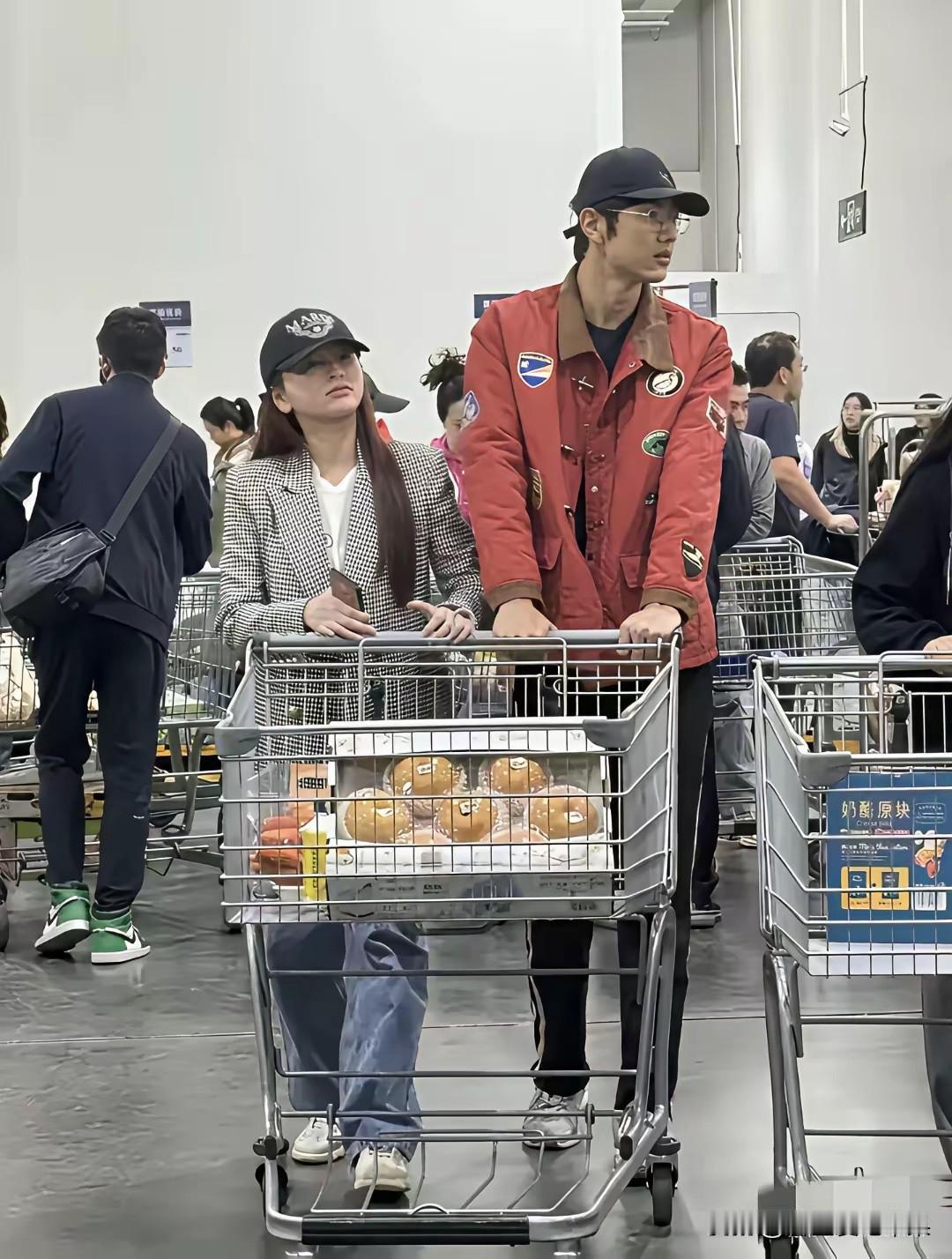 不是，他们居然在一起了？