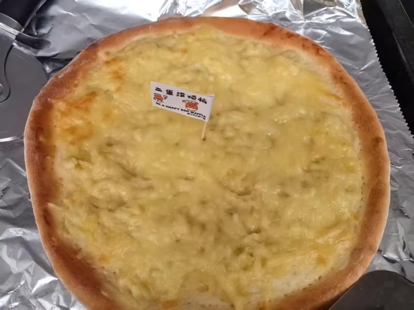 今日周末，早餐丰富多彩1、外酥里嫩的榴莲饼。2、鸡旦灌饼。3、小米、核挑、