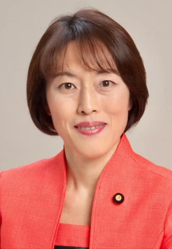 🌞日本的新年不太平静！田村智子上台，第一句话就批评高市早苗；说她的言论，伤