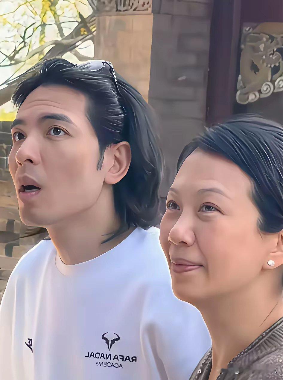 不怪那么多人想嫁给他，真人确实帅气