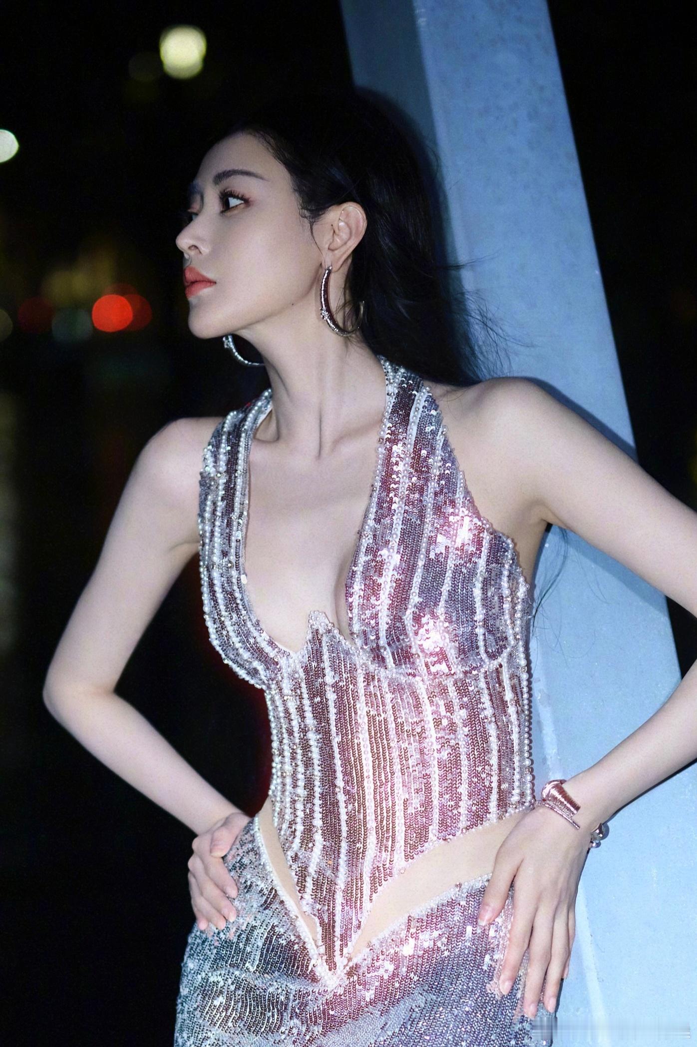 张天爱2025微博文化交流之夜出图，全场最美的女明星🥂