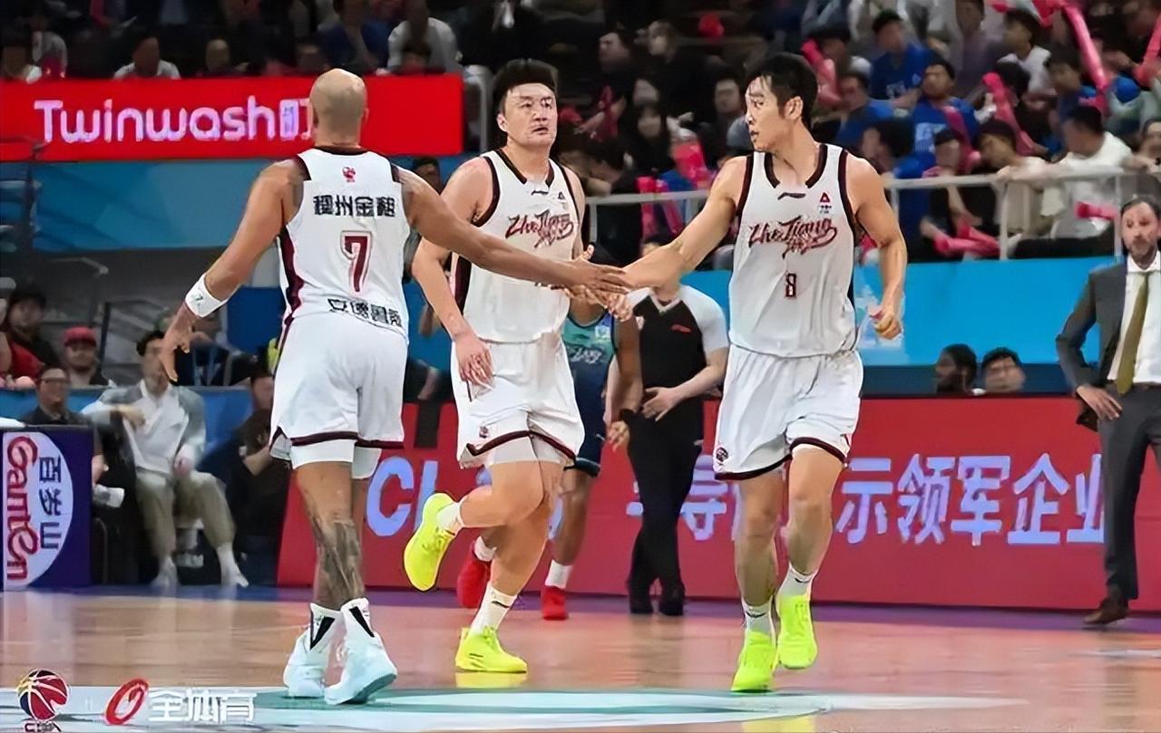 浙江男篮0-2被深圳横扫出局，比输球更让人意外的是核心吴前整个系列赛只打了5分钟