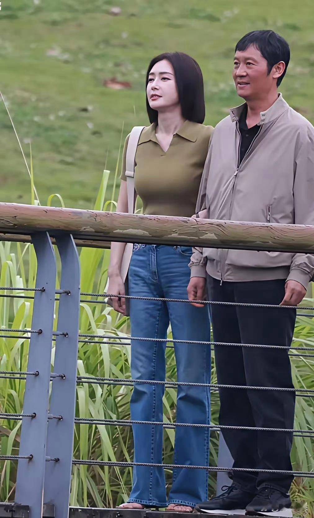 这是秦岚的父亲吗？