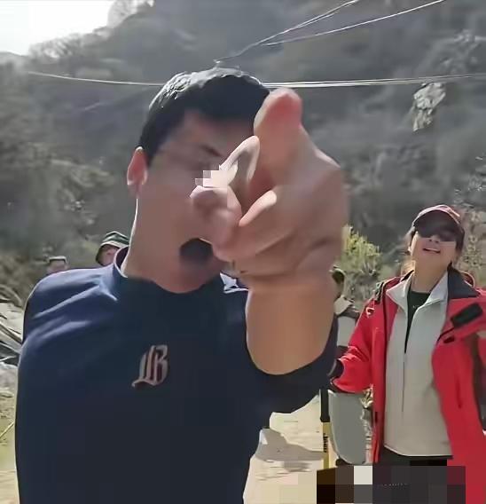 在秦岭乱丢垃圾，还嚣张至极的两人道歉了，广大网友分分钟就能让他们陷入社死境地