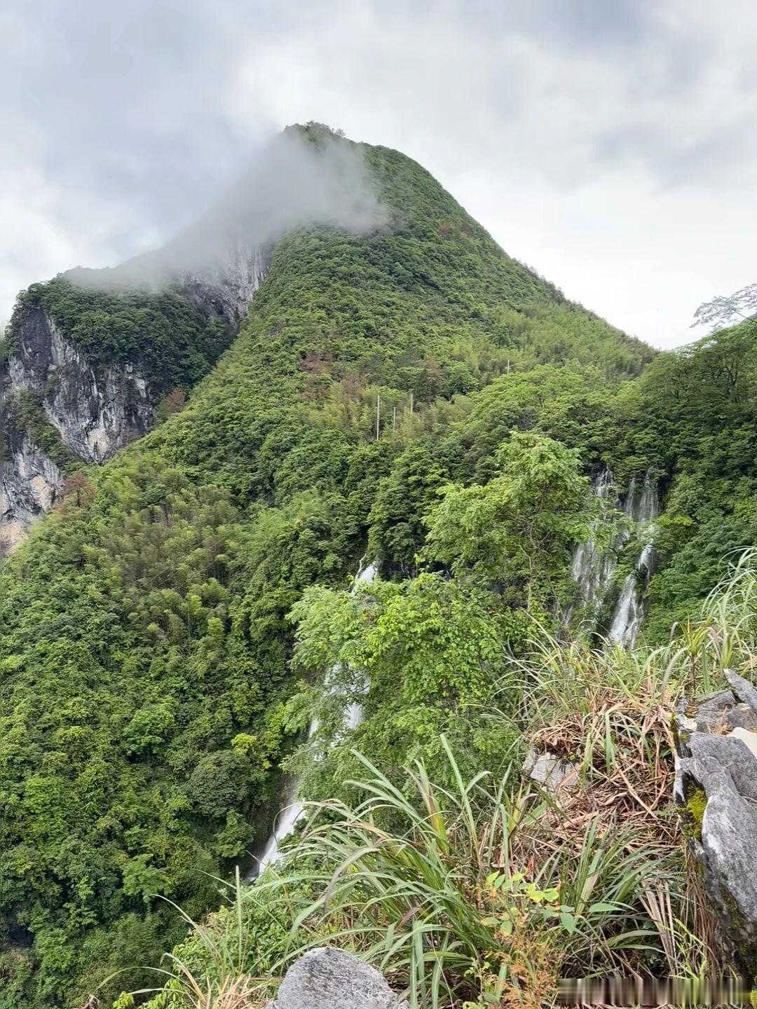 广东避暑秘境找到了！清远阳山水吊村，广东仅存有人居住的悬崖村落，海拔近800