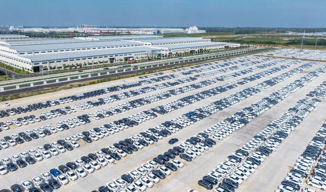 4月14日凌晨2点48分，深圳市坪山基地比亚迪一立体仓库发生火灾，市区，两级应急