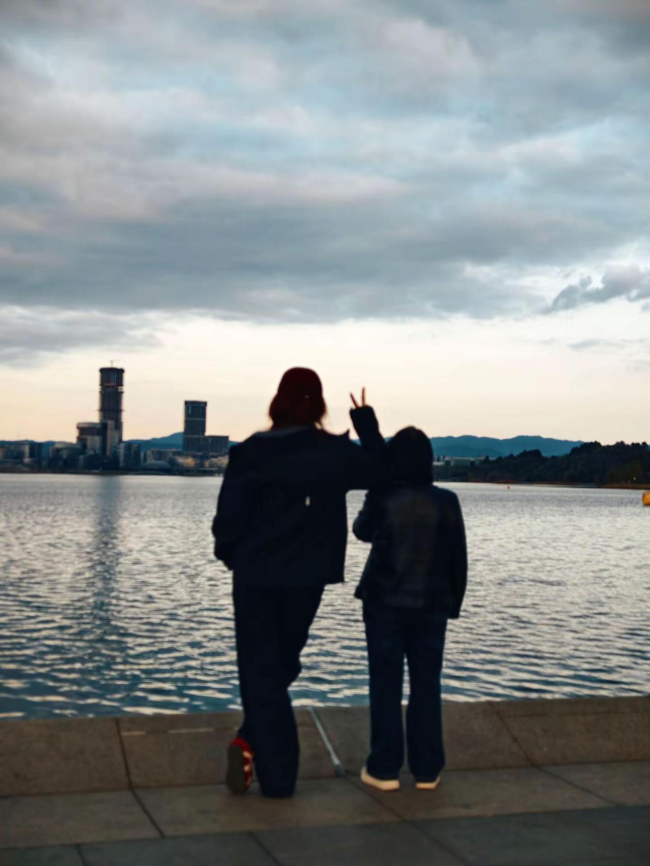 生活不是电影幸福源于珍惜今日幸福与家人我们是彼此的私人摄影师享受阳光享受生活