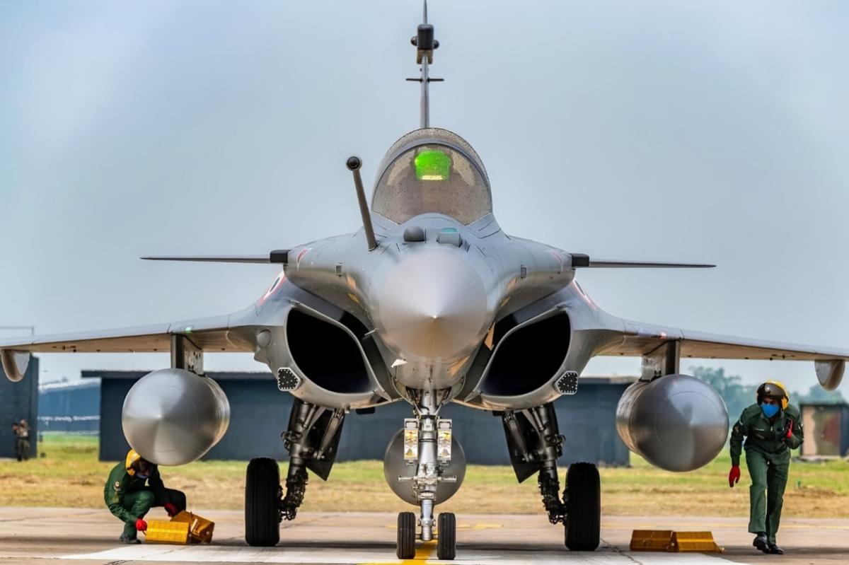 巴基斯坦总统登歼-10，印度空军加购“阵风”，大家都有光明的未来“阵风”在印巴