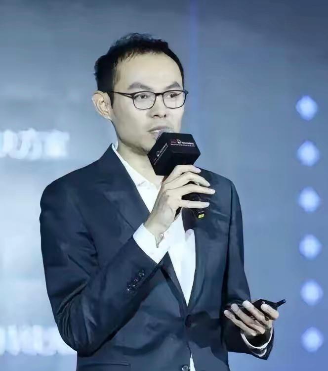 太不体面了！京东集团副总裁被刘强东给开除了。据说是因为在合规细节出了很大纰漏