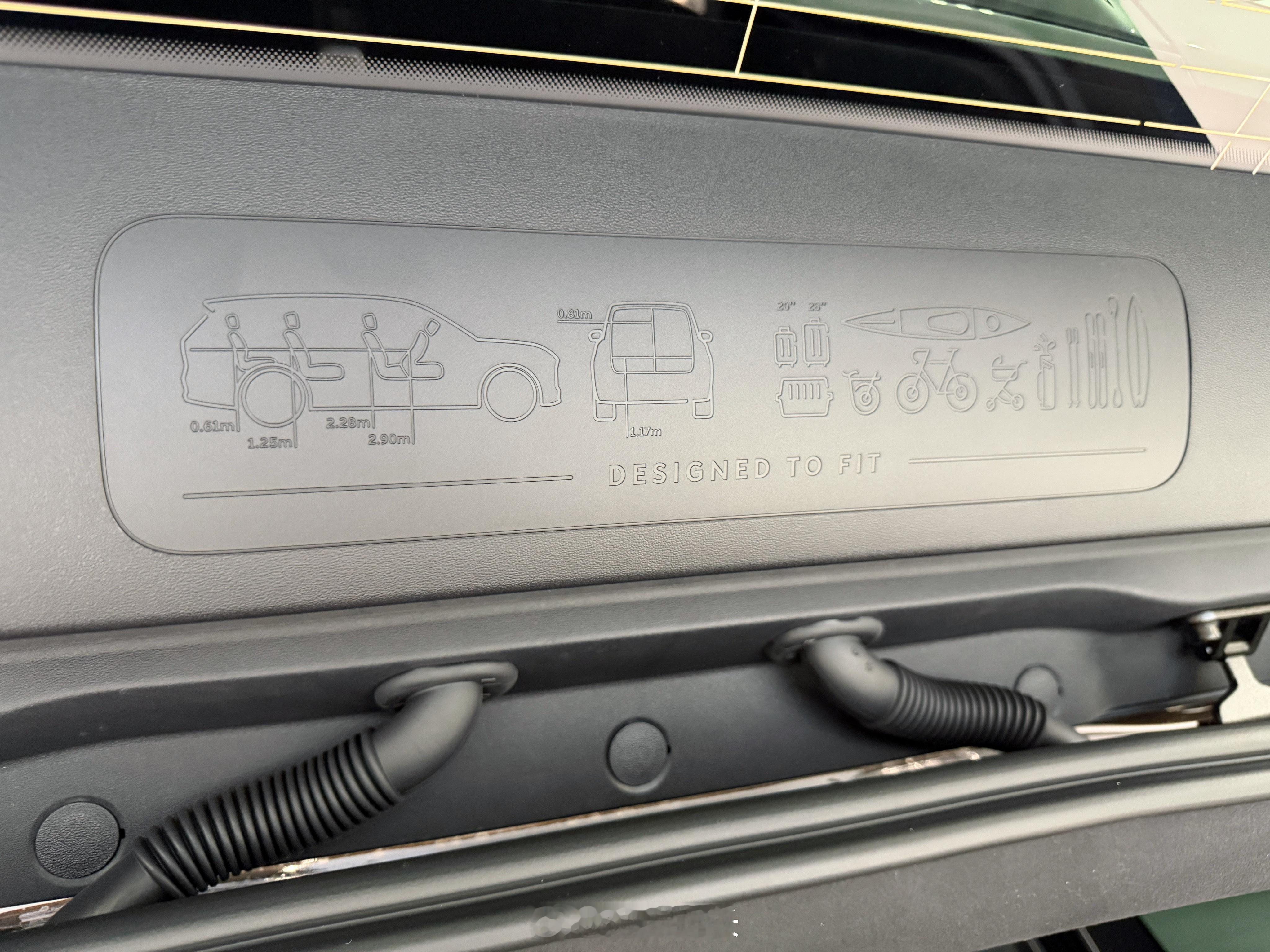 ES9的前备箱细节，相比ES8、L90更精进一步：增加了四个锚点，方便固定雨伞