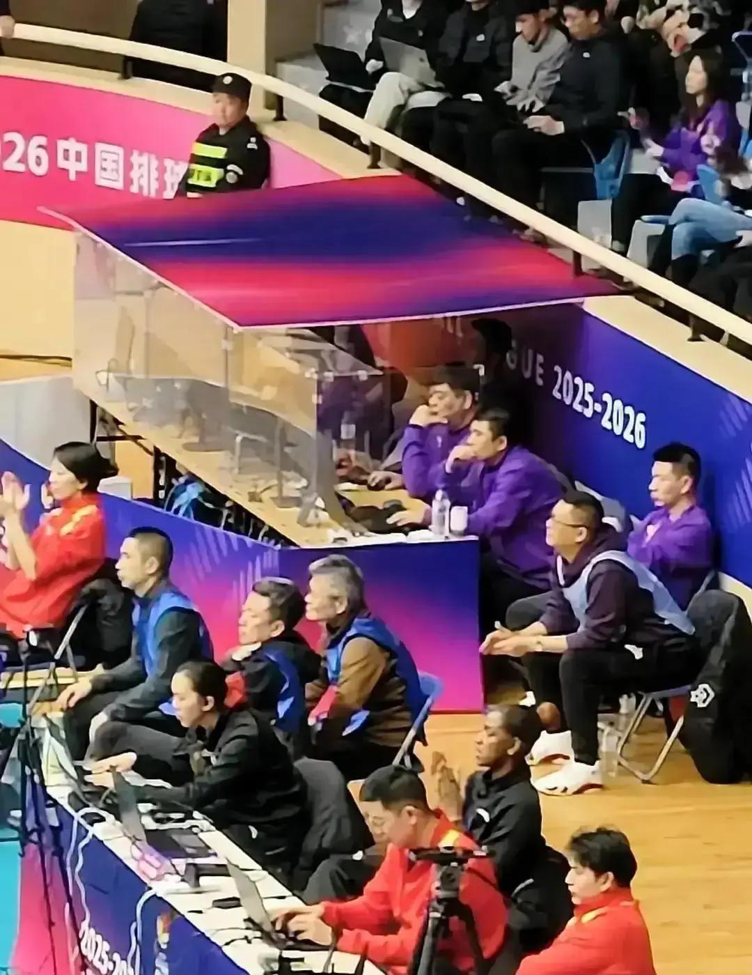 16岁副攻单场5拦网，天津小孩把外援打懵刘敏乔才16岁，联赛首秀就盖了上海