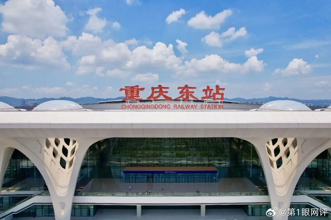 【现在去渝东南避暑更方便！重庆加开多趟高峰线临客列车】近日，记者从重庆东站新城发