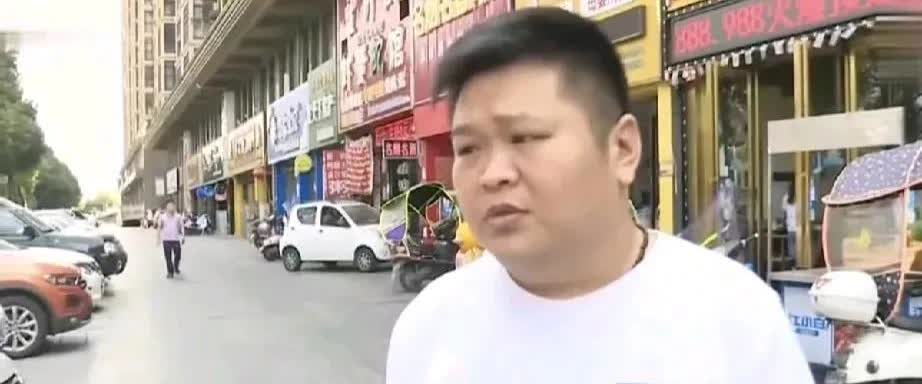 湖南湘潭，一男子月薪8000，每月偷摸给父母300元，妻子发现后，把家里东西全部