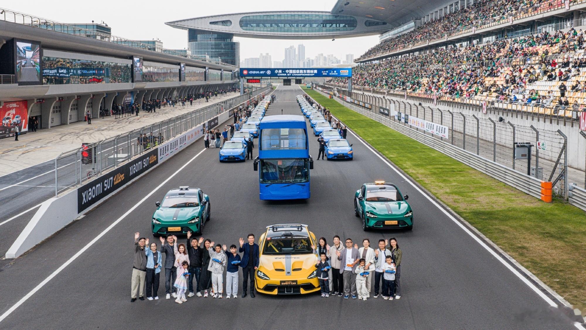 刚刷到雷总在上赛场的图，忽然让我有点感慨4月17号刚从北京开了15小时到上海，全