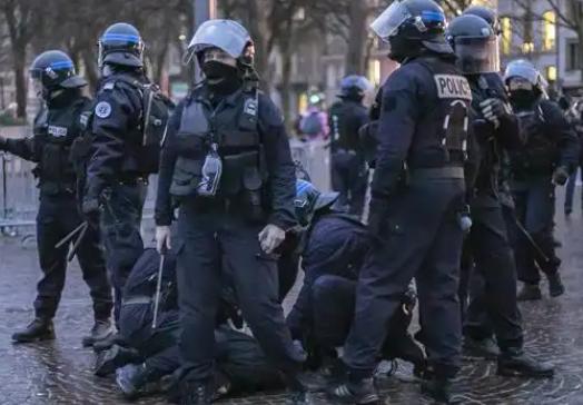 我现在终于明白，为什么西方国家一直在排斥中国和社会主义了，原来，在中国和社会主义