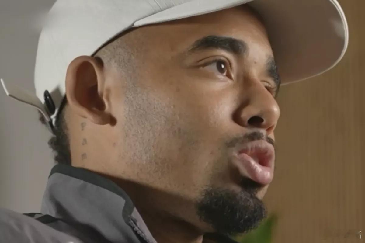 冬窗临近，围绕阿森纳有很多传闻。热苏斯、本-怀特、马丁内利有可能在冬窗售出，恩瓦