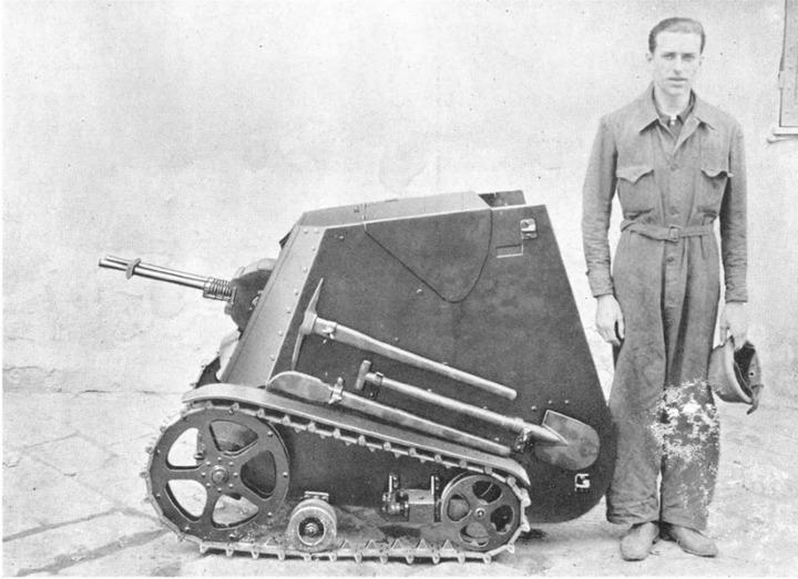1935年，当欧洲各国埋头研制坦克时，意大利工程师却另辟蹊径，造出了一款形似带履