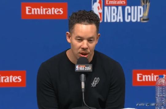 真正的团队篮球！米奇谈文班亚马：“毫无疑问。”“文班亚马是球队的绝对核心