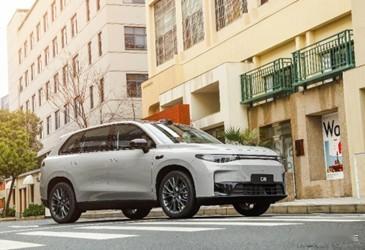 零跑销量近腰斩，问界抢走销冠，新势力开年“有人”撑不住了？月度销冠易主，在往年1