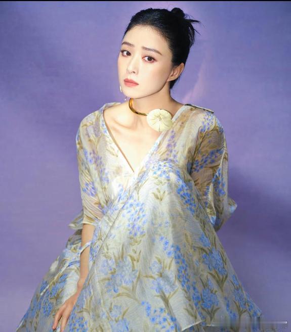 1.贾乃亮已经在筹备生二胎，即便外界围绕前妻有不少争议，也不会动摇他的打算。甜馨