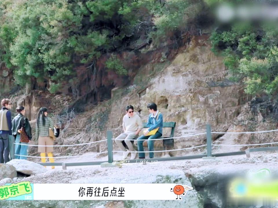刘宇宁伤害性不大侮辱性极强周也让郭京飞不自取其辱了高板凳上的腿长差距真的太扎心了