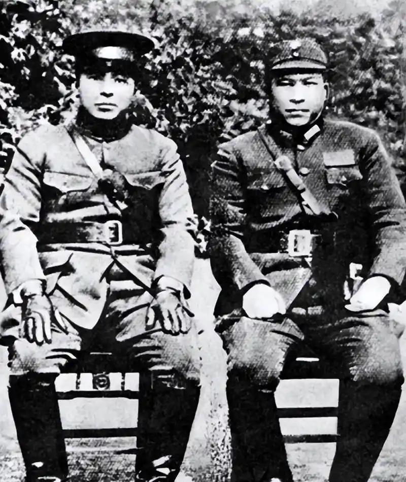 少帅为什么被关53年？不是蒋介石太狠，是东北军自己作死。西安事变和平解决后，张