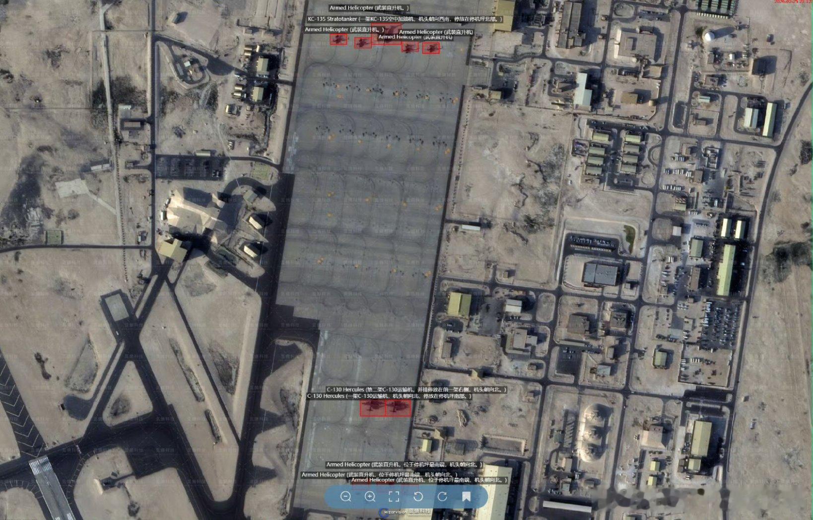 🔻目前卡塔尔乌代德美国空军基地最新卫星图像显示，偌大机场只剩下了1架KC-13