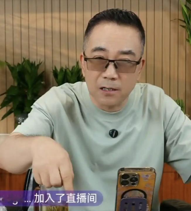 真的被杨议这番自我吹捧给整无语了！刚刷到他的直播片段，全程都在自我拔高，看得