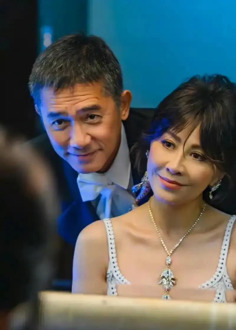 宁静问了刘嘉玲一个刁钻的问题：“你有没有一刻觉得梁朝伟也不是那么好的人，有更喜欢